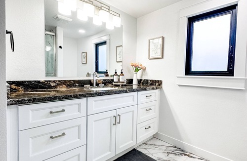 Garfield House | GATEDBOHEMIAN LUX MarbleCastle EVENTVen 4BR,2.5BA, Phx DWTN Cozy Modrn , Hos 9+
