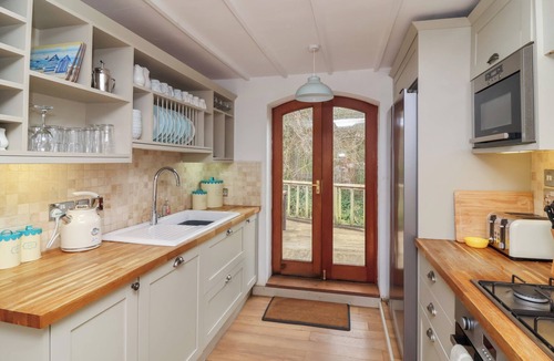 Bilbrook Cottage | GATEKEEPER'S COTTAGE, pet friendly, with hot tub in Roadwater