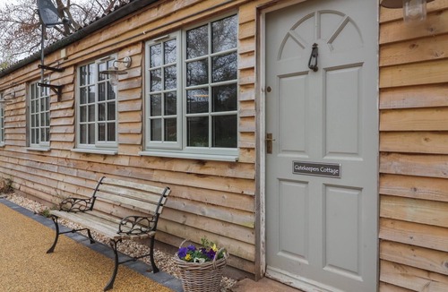 Bilbrook Cottage | GATEKEEPER'S COTTAGE, pet friendly, with hot tub in Roadwater