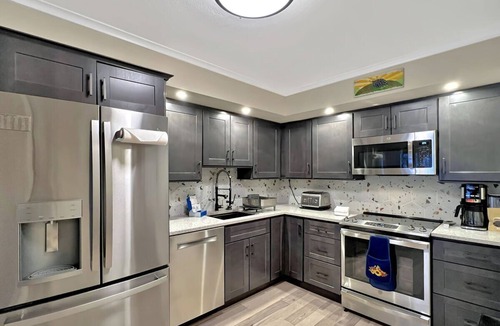 Mendon Condo | Gateway Condominiums A10, a spacious 2-bedroom retreat in Mendon, Vermont, for up to 6 guests.
