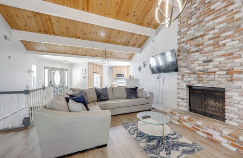 Running Springs House | Gateway to Big Bear! High-Country Home w/Deck