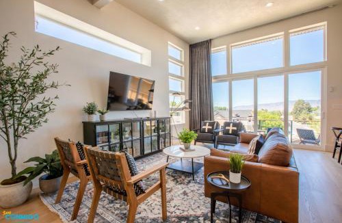 Lakeview House | Gathering Place Hot Tub Game rooms