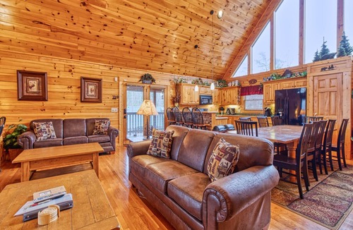Black Bear Falls House | Gatlinburg Getaway by Jackson Mountain Rentals