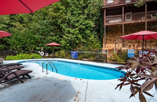 Gatlinburg Cabin | Gatlinburg Updated Cabin 3BR/3BA HotTub Pool Games GreatReviews🐻