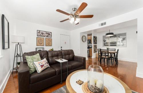 Gainesville Apartment | Gator Suites - Near UF, Shands & VA!