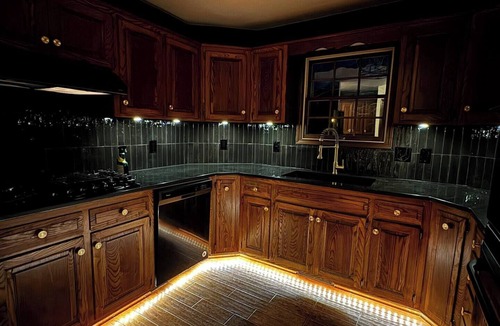 Ozark House | Gatsby-Inspired Victorian Farmhouse 7 Acres w Hot Tub & Game Room, Close to Town