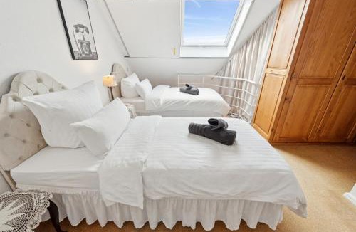 Neunkirchen Apartment | Gelbe Koffer - Vintage Maisonette Neunkirchen - 2 SZ - Self-Check-in - Balkon - Parkplatz - 1 km zum Zentrum - bis 4 Pers