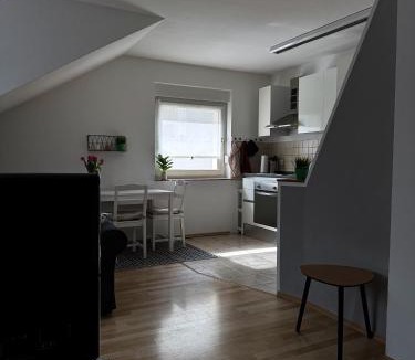 Baunatal Apartment | Gemütlich unterm Dach
