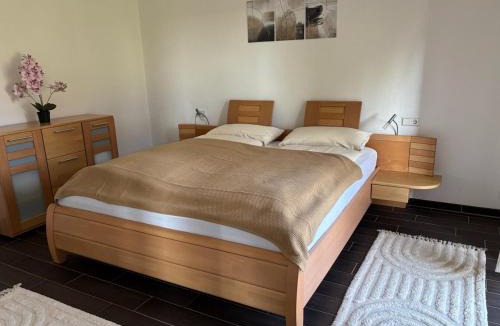 Hutzdorf Apartment | Gemütliche Ferienwohnung mit Sonnenterrasse