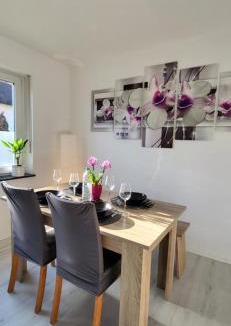 Lauda Apartment | Gemütliche Ferienwohnung Whole Apartment Merlion 65sqm, WLAN WiFi, 3 Zi Rooms, Taubertal KGH