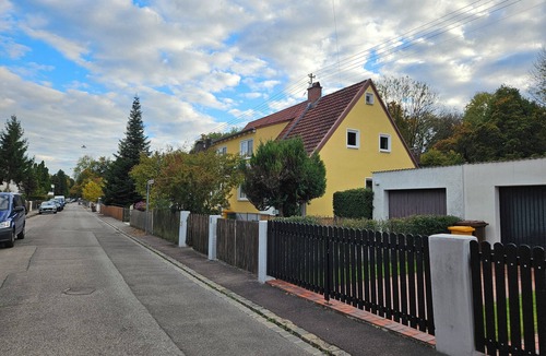 Hochzoll-Sud House | Gemütliche Wohnung mit Einem Großen Garten Direkt am Kuhsee, Augsburg