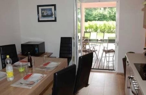 Wackersdorf Apartment | Gemütlicher Bungalow 75 m2 für bis zu 6 Personen
