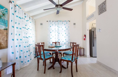 Fitts Village House | Gemütlicher karibischer Rückzugsort gegenüber dem Strand by Interhome