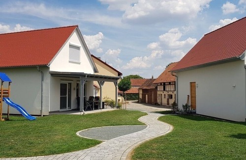 Weigenheim Apartment | Gemütliches Ferienhaus (75 m2) mit offener Galerie und Terrasse
