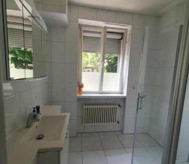 Oberstadt House | Gemütliches Privatzimmer mit französischem Doppelbett an der Universitätsklinik Mainz