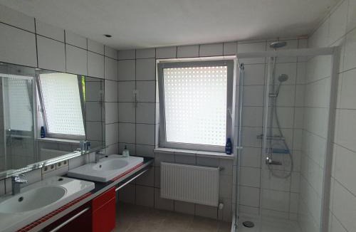 Oberstadt House | Gemütliches Privatzimmer mit französischem Doppelbett an der Universitätsklinik Mainz