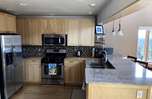 Valley of the Sun Cabin | Gemini Mountain Getaway- Mountain Views, Fireplace, Close to Trailhead