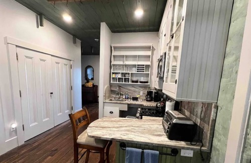 Ferdinand Apartment | General Store Giant Loft - Two Bedroom