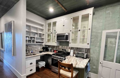 Ferdinand Apartment | General Store Giant Loft - One Bedroom