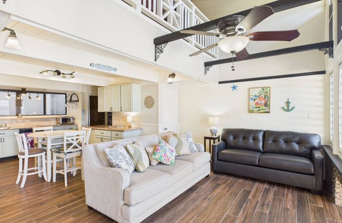 Estate Teague Bay Condo | Generator plus Beach, Pool, Golf, Tennis, Pickleball @ The Reef East End STX