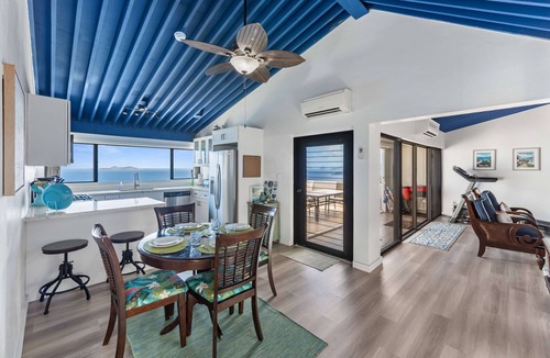 Estate Lovenlund Condo | Generator! Top Floor Condo - 5 mins to Magens
