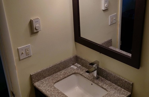 Cinnaminson Hotel | Genes Motel