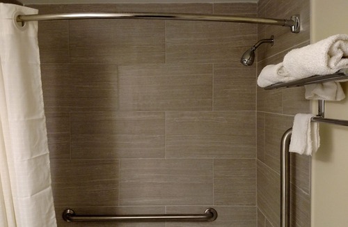 Cinnaminson Hotel | Genes Motel