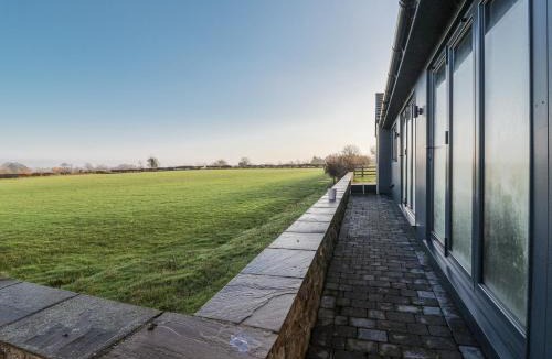 Tunstall House | Genesis