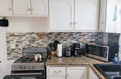 Piggotts Apartment | Genesis King Suite Apt 4 located in peaceful valley AC, Wi-Fi, King Bed