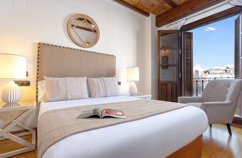 Central District Apartment | Genteel Home Bib Rambla