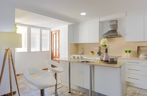 Central District Apartment | Genteel Home Gran Capitan Terrace