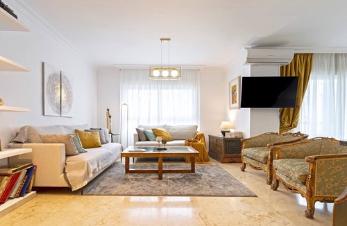 Figares Apartment | Genteel Home Martinez Campos