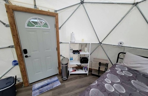 Purlear Cabin | Geodome on Creek, Great Getaway, WIFI & Hot Shower near Boone, NC