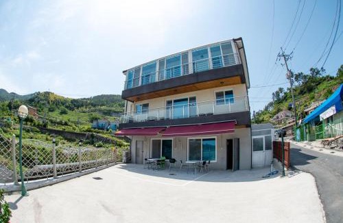Oepo-ri House | Geoje Blueberry Pension