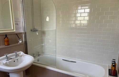 Warnford Bed & Breakfast | george & falcon