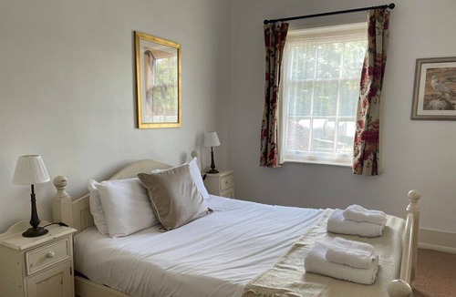 Warnford Bed & Breakfast | george & falcon