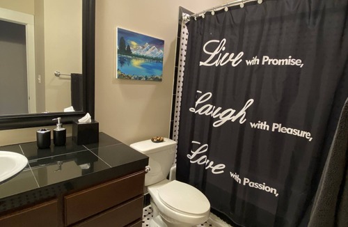 Georgetown Bed & Breakfast | Georgetown Bed&Breakfast: Kaleidoscope Room Sleeps 2. King bed or 2 twin beds.