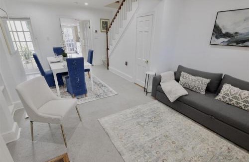 Georgetown House | Georgetown Cobblestone Cottage - Private Parking