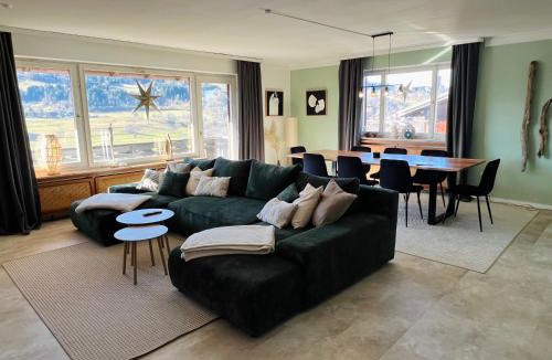 Bad Kohlgrub Apartment | Geräumige Panorama-Bergwohnung mit Sauna Gruppen & Familien