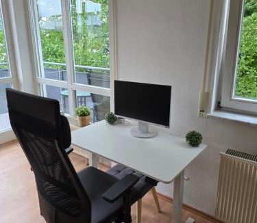 Kaufering Apartment | Geräumige Wohnung mit Balkon, Küche & Parkplatz nahe Bahnhof
