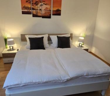 Kaufering Apartment | Geräumige Wohnung mit Balkon, Küche & Parkplatz nahe Bahnhof