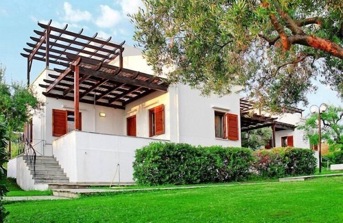 Gerakini House | Gerakini Holiday Home with a Balcony