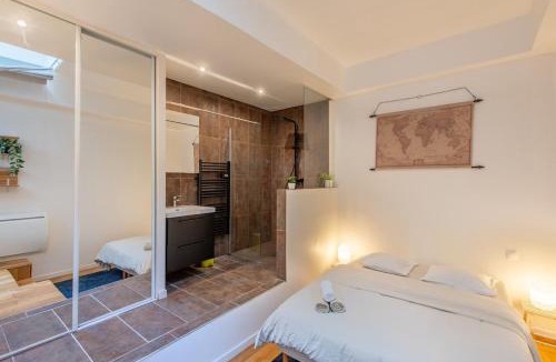 Quartier de la Folie-Mericourt Apartment | Geranimus Republic Square