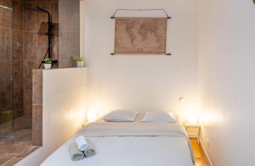 Quartier de la Folie-Mericourt Apartment | Geranimus Republic Square