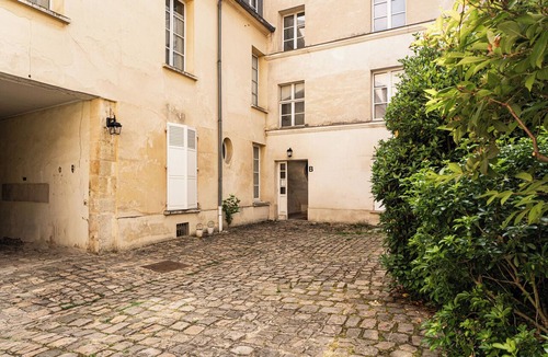 Saint-Louis Apartment | GERANIMUS The Queen's Cocoon