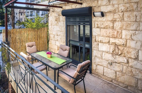 Emek Refaim Apartment | German Colony - Spacious & Bright with Balcony