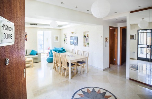 Emek Refaim Apartment | German Colony - Spacious & Bright with Balcony