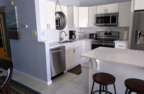 Bayview Condo | Get an additional 5% discount when you book 90 days, June, July and Aug 2026
