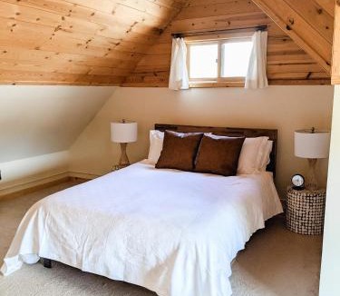Howard House | Get Away From it All at Whiskey Rapids ✷ Dog Friendly!