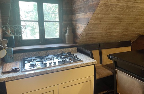 Feather Falls Bed & Breakfast | Get away from city life, stay at The Historic Gold Cup Lodge in Strawberry Vally